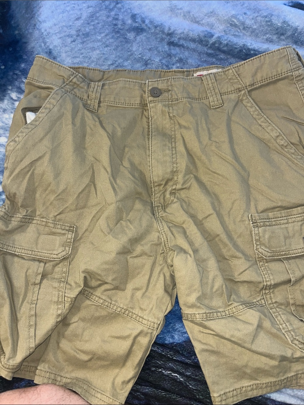 Wrangler Olive Cargo Shorts with Multiple Pockets